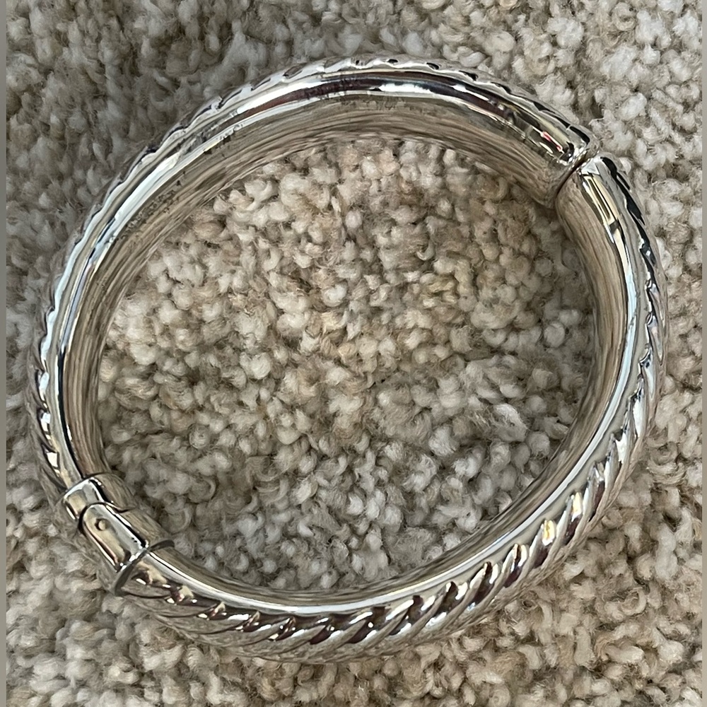 Silver bangle - Picture 2 of 8